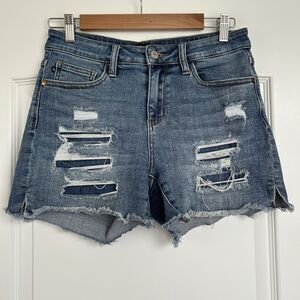 Judy Blue Womens Distressed Denim Shorts Size M Medium Wash Frayed Hem Stretch